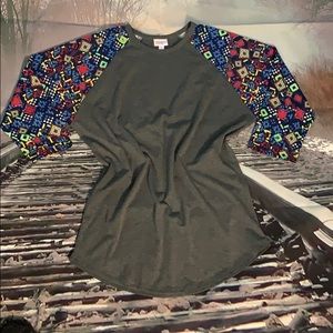 Lularoe Randy tee.
